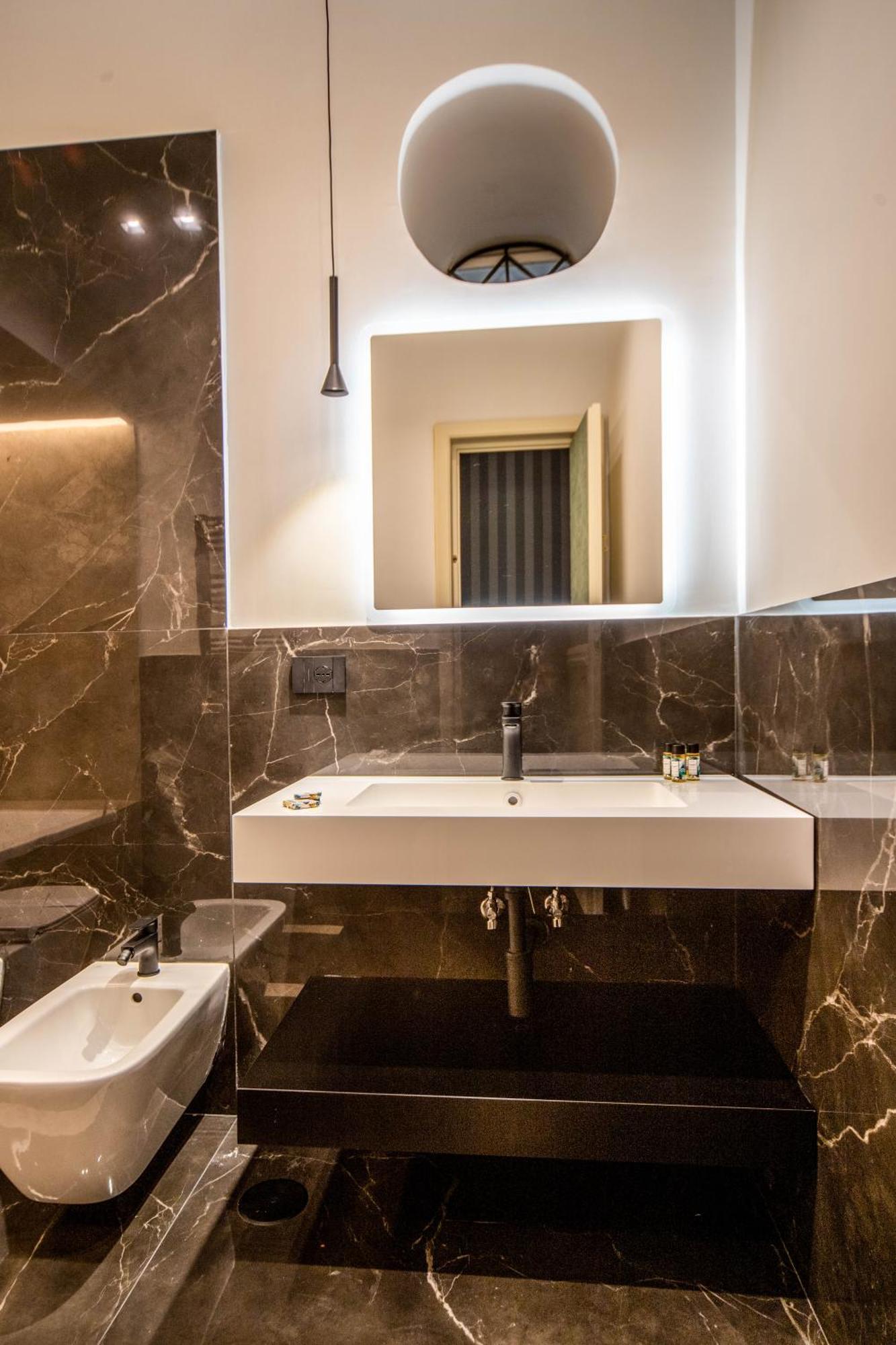 Arthouse Lady Marys Tribunali Luxury Suite Napoli Eksteriør bilde
